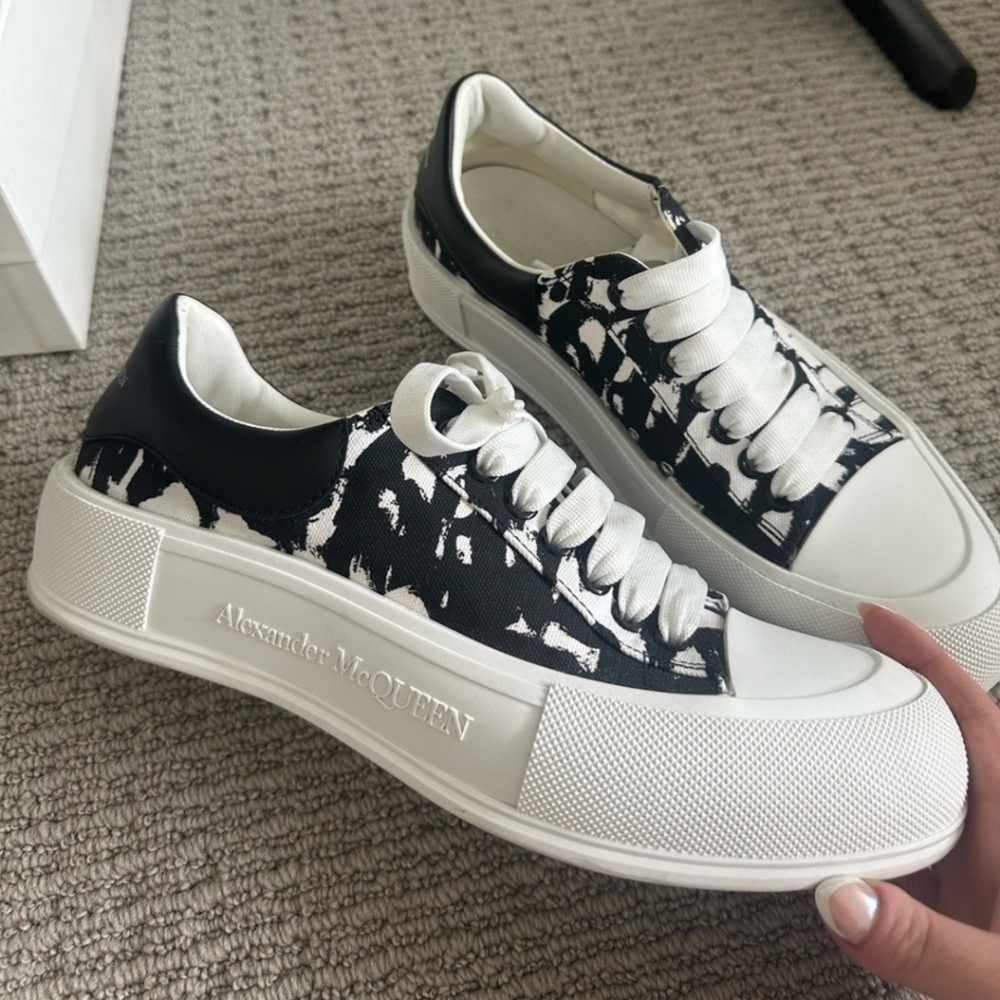 Alexander McQueen Deck Plimsoll Low 'White Black'